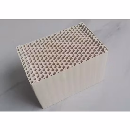 Regeneratives Verbrennungssystem. Anpassbarer feuerfester Block aus Cordierit-Wabenkeramik-Regenerator
